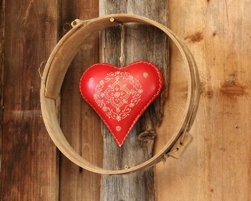 Holz mit rotem Herz