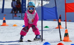 Skilehrerin mit Kinder Alpina Damüls